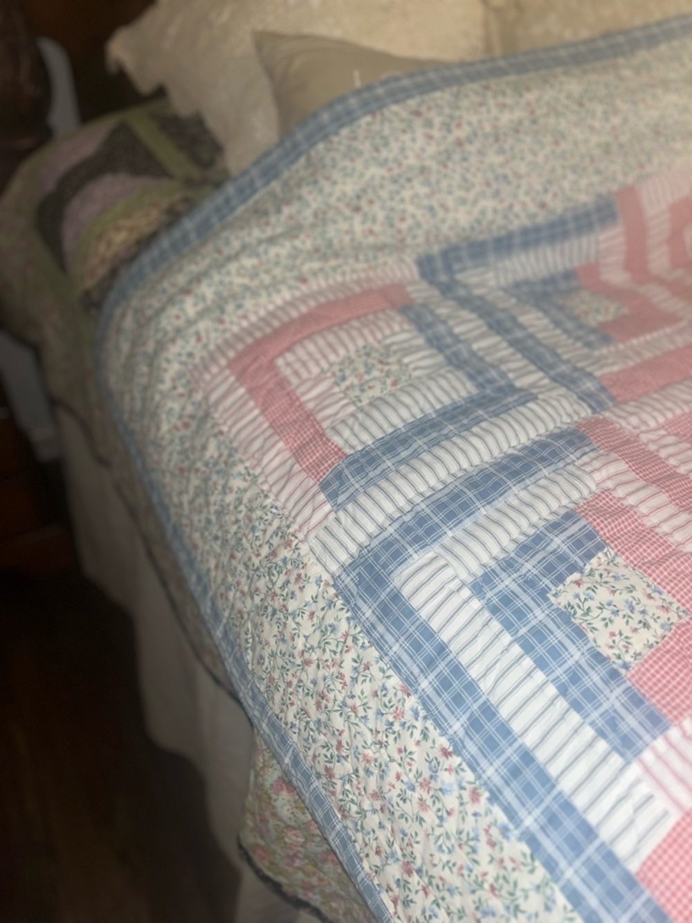 Vintage Floral Log Cabin Quilt - Blue & Pink - Picture 3 of 12